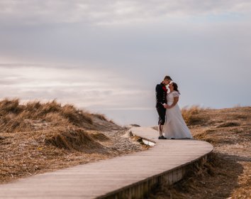 brudepar bilder på stranden 